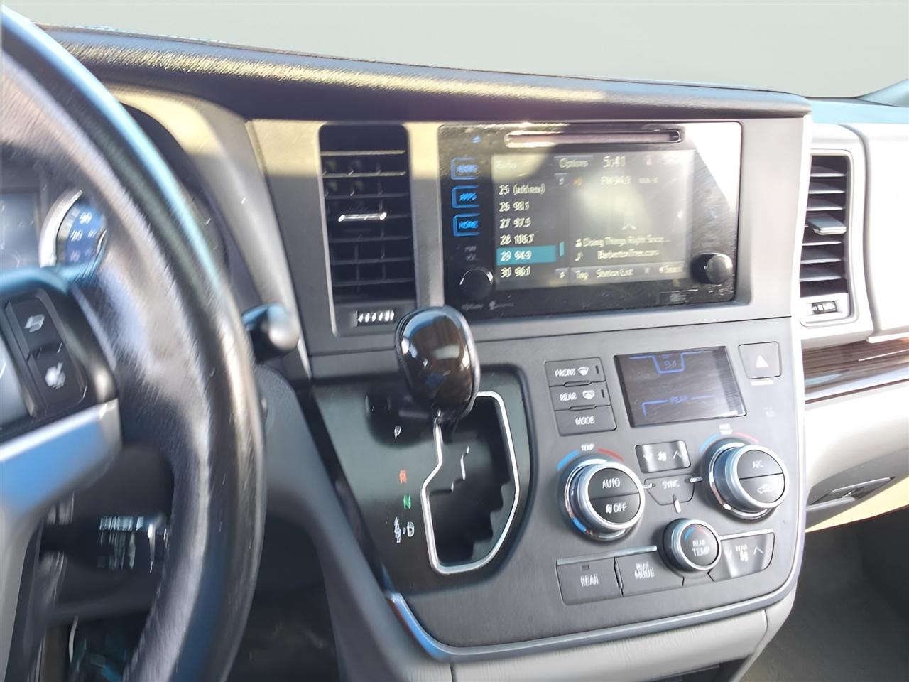 Toyota Sienna Limited AWD 7-Passenger V6 2015