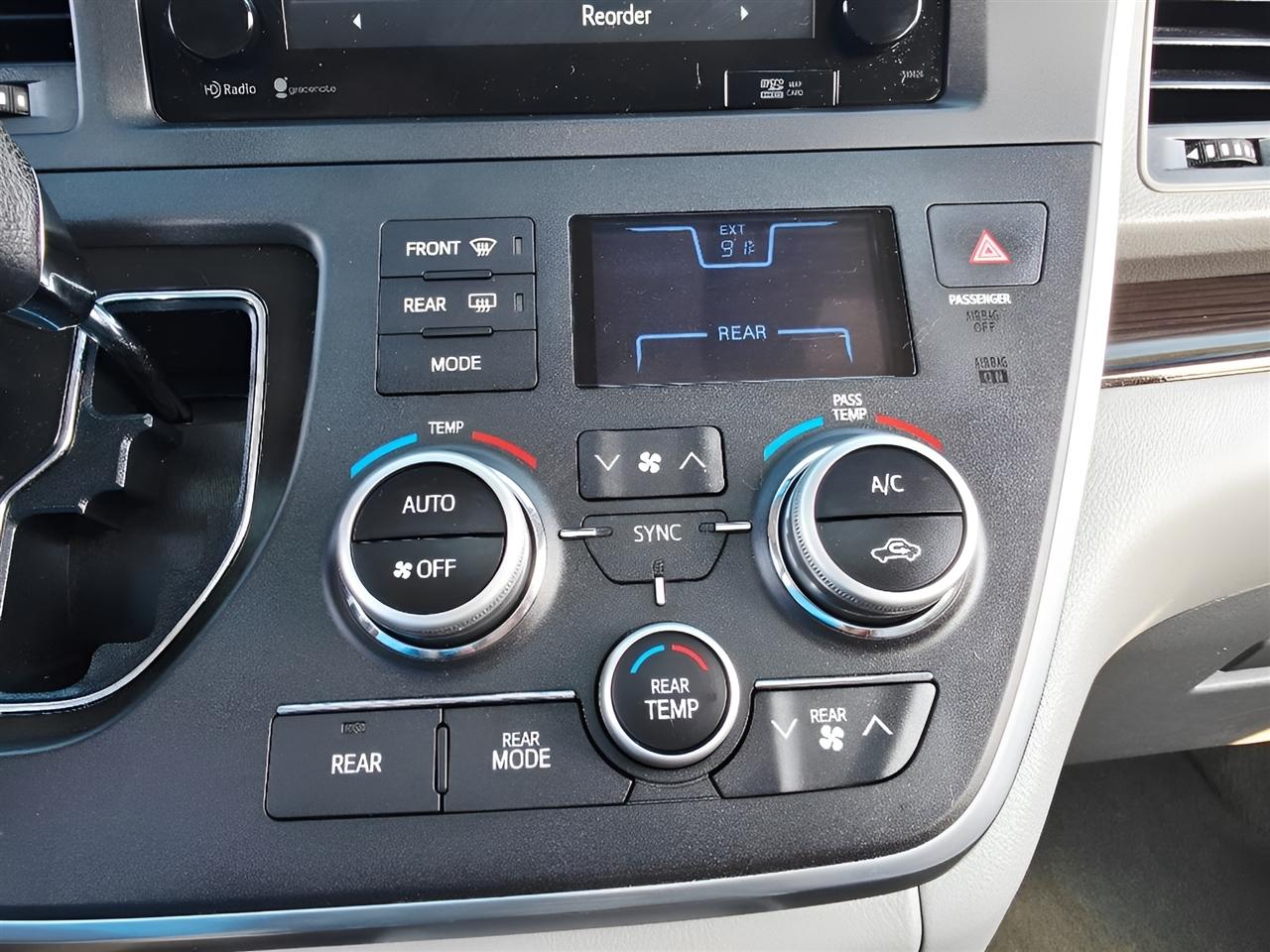 Toyota Sienna Limited AWD 7-Passenger V6 2015