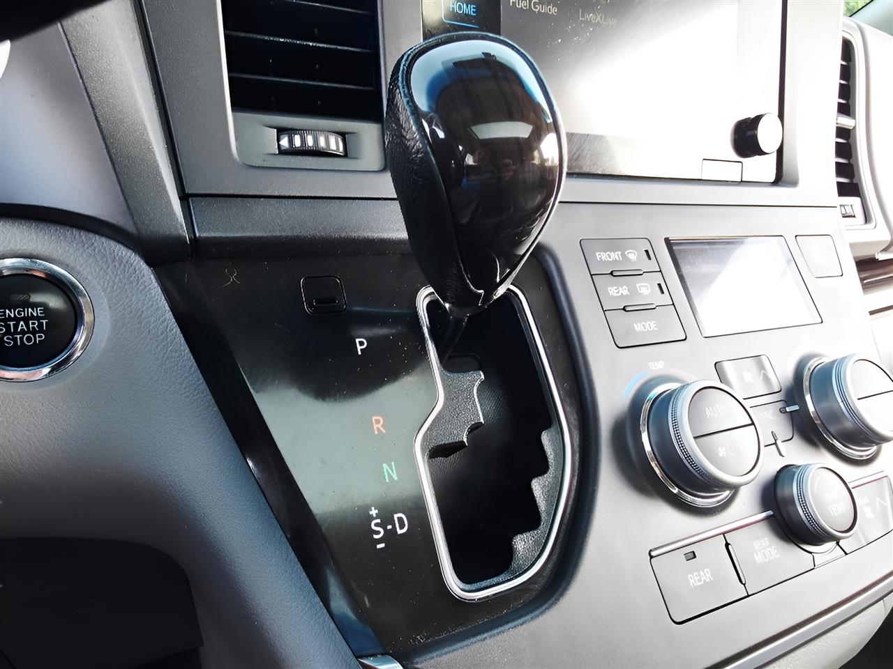 Toyota Sienna Limited AWD 7-Passenger V6 2015