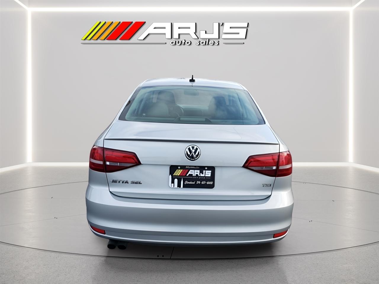 Volkswagen Jetta SEL 6A 2016