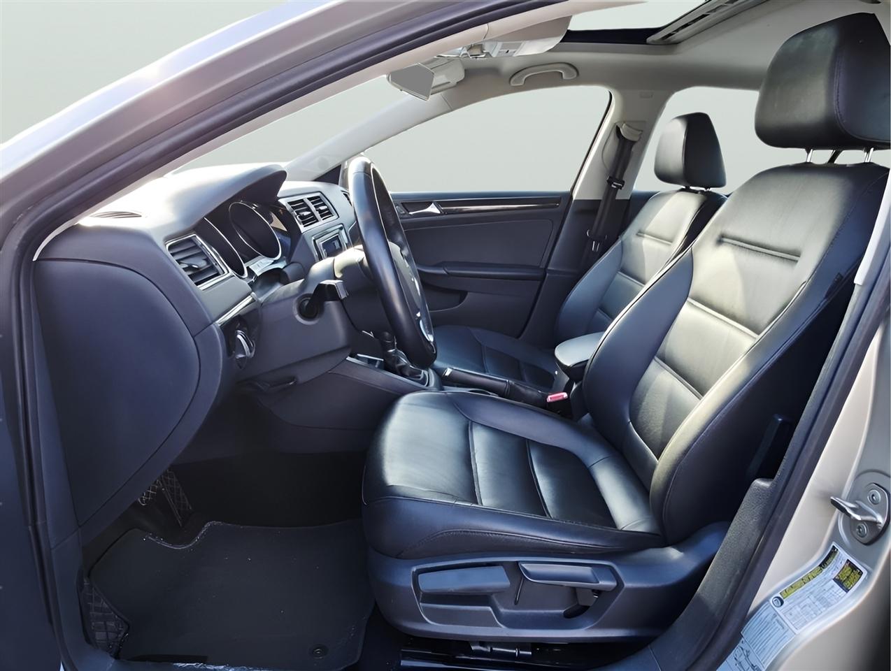 Volkswagen Jetta SEL 6A 2016