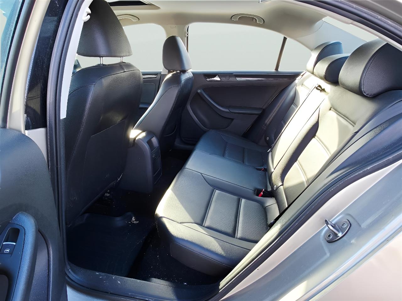 Volkswagen Jetta SEL 6A 2016