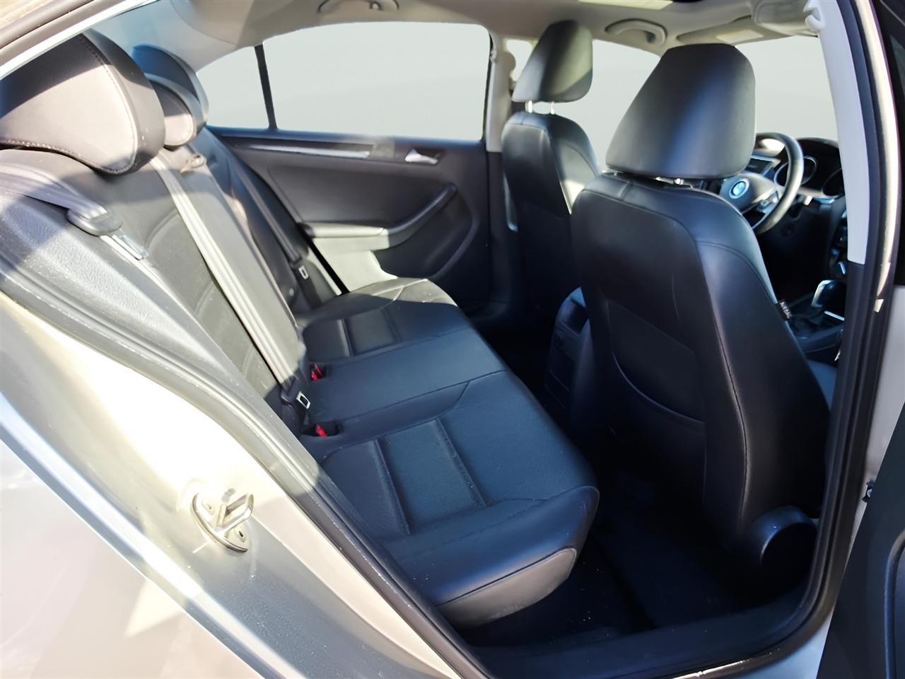Volkswagen Jetta SEL 6A 2016