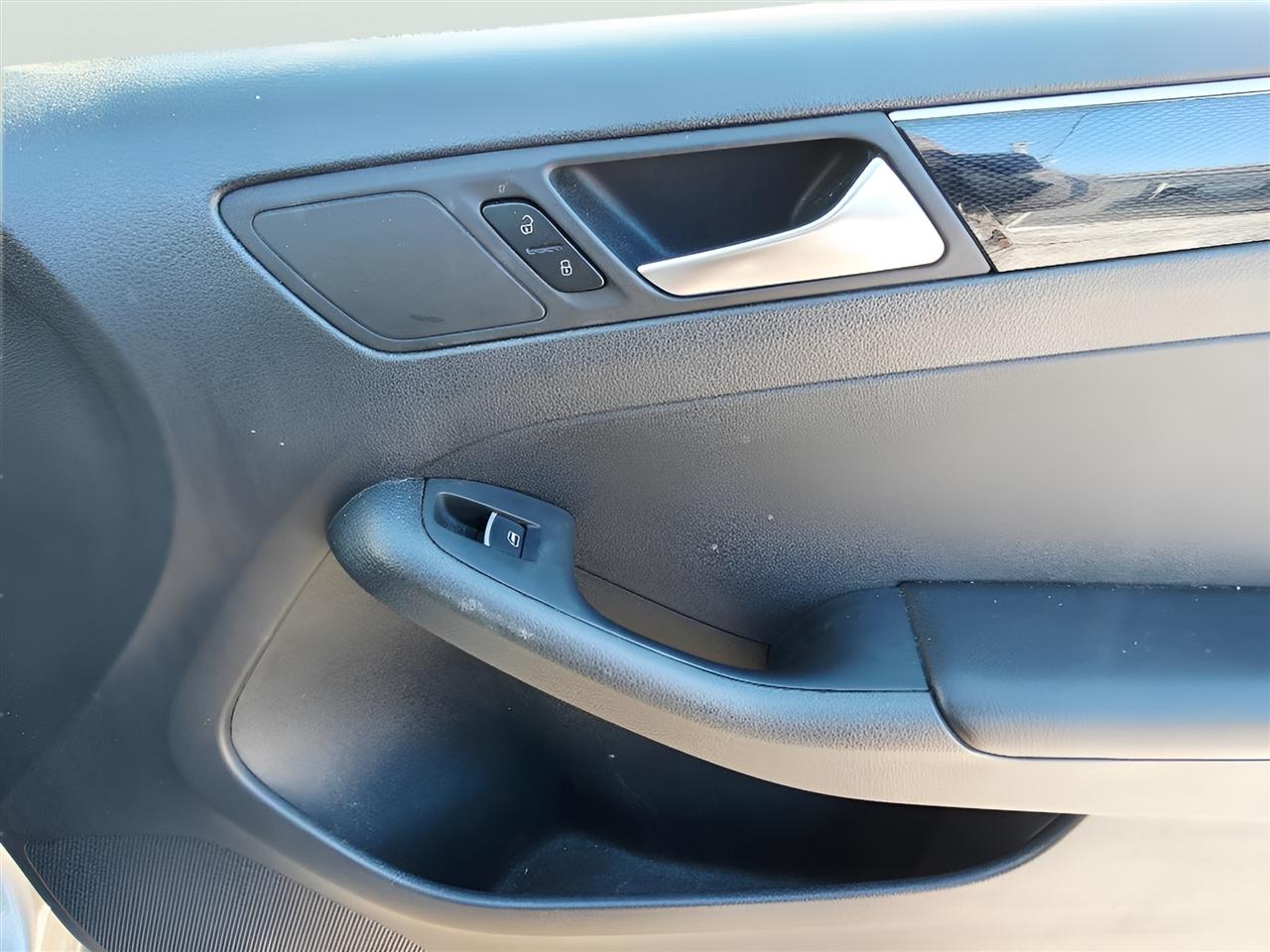 Volkswagen Jetta SEL 6A 2016
