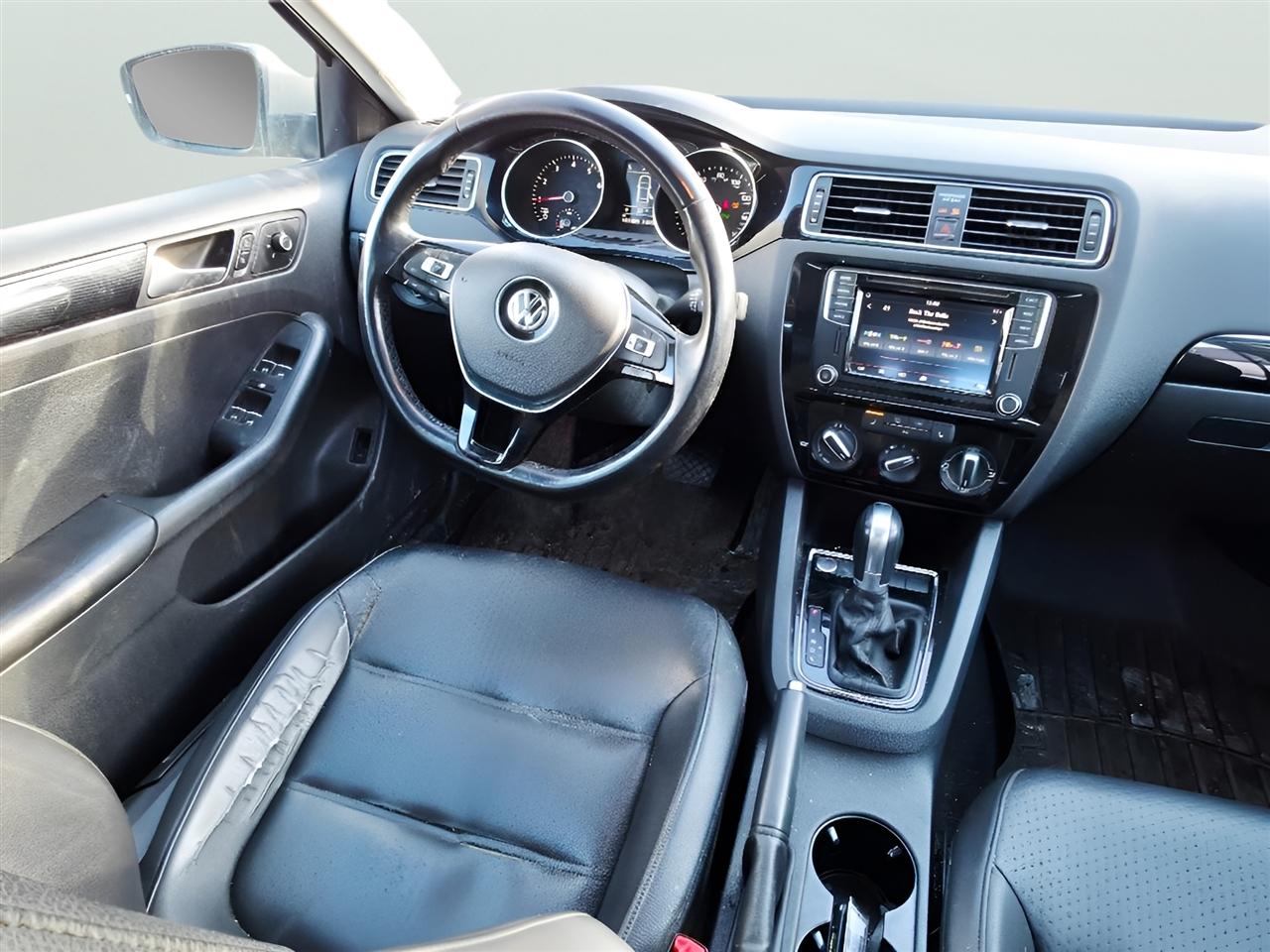 Volkswagen Jetta SEL 6A 2016
