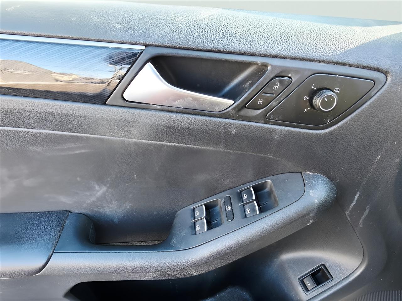 Volkswagen Jetta SEL 6A 2016