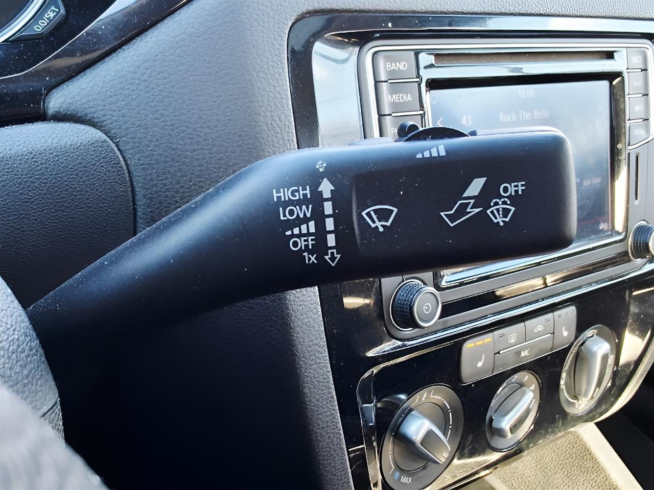 Volkswagen Jetta SEL 6A 2016