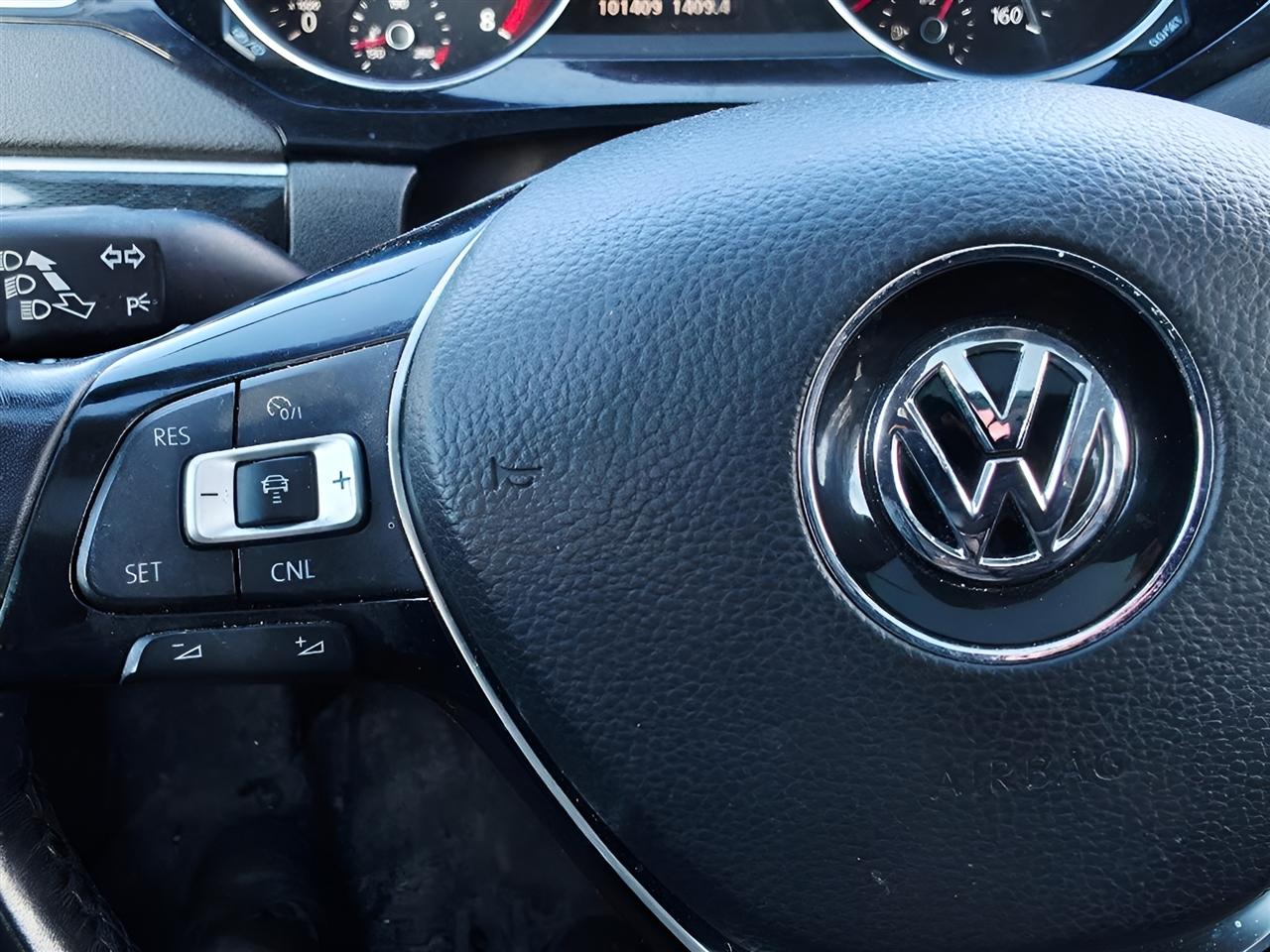 Volkswagen Jetta SEL 6A 2016