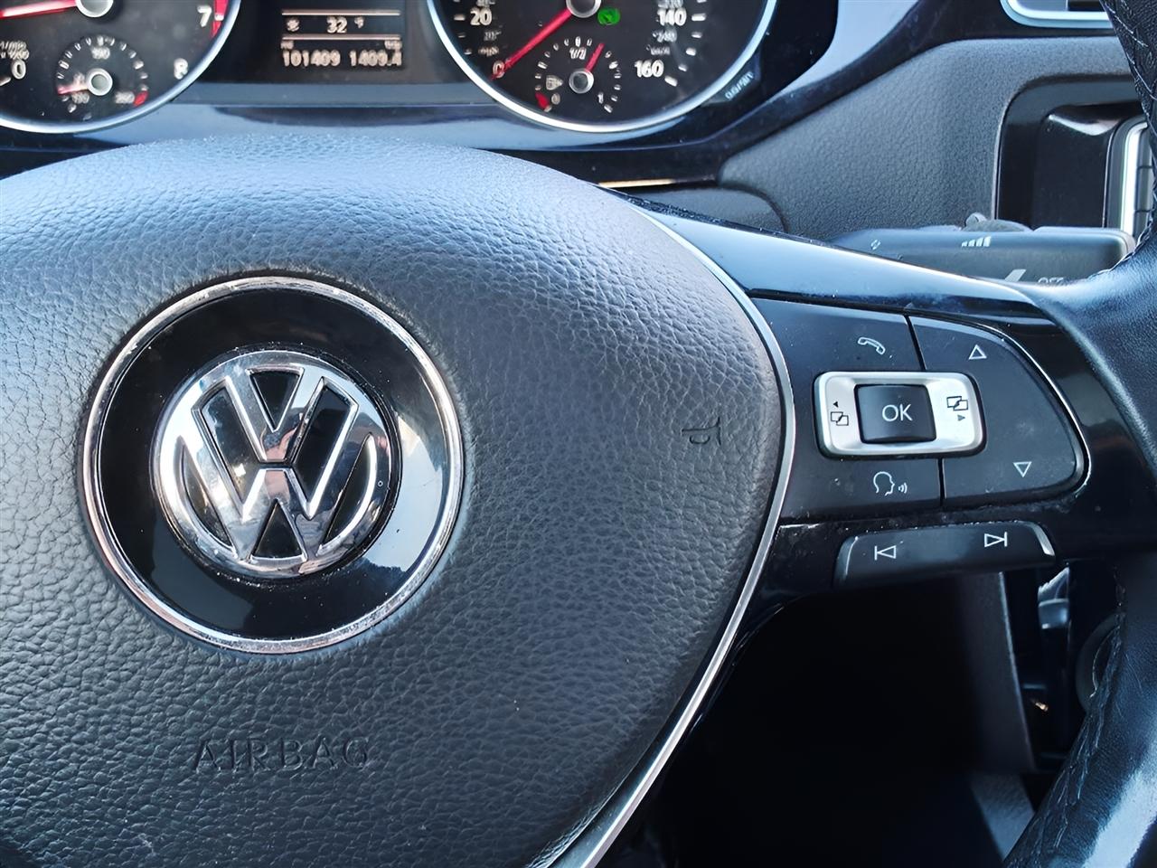 Volkswagen Jetta SEL 6A 2016