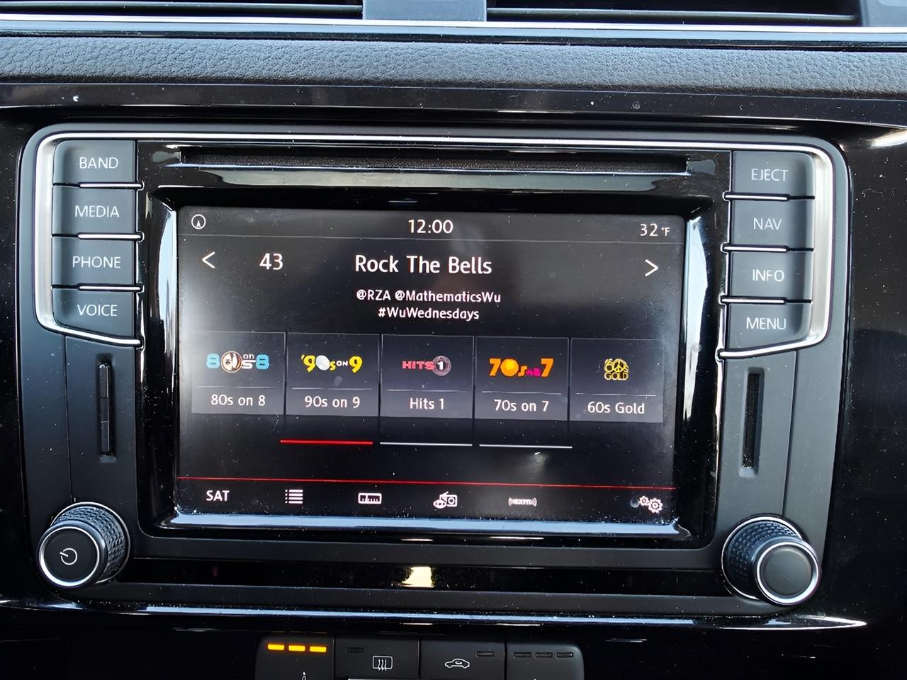 Volkswagen Jetta SEL 6A 2016