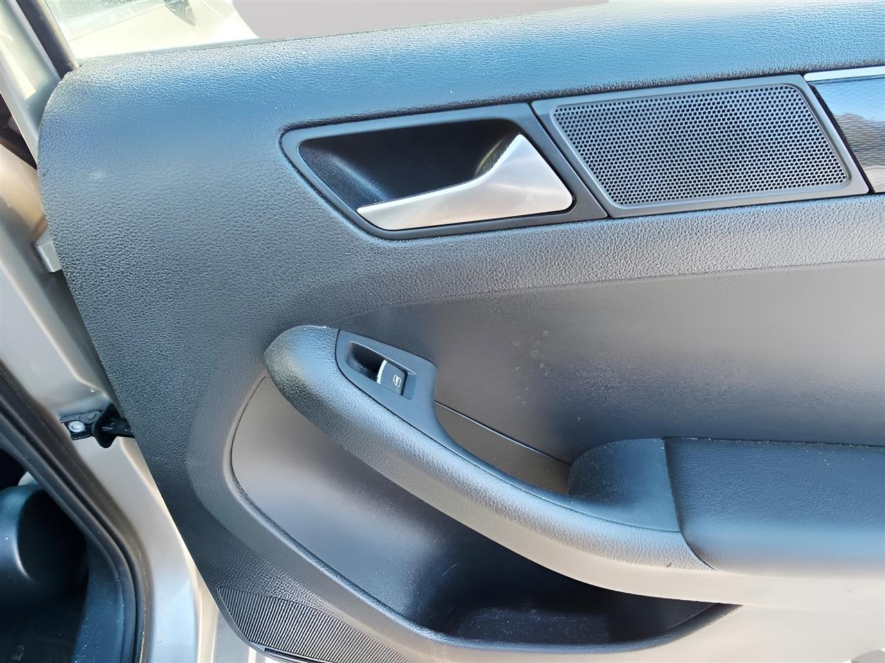 Volkswagen Jetta SEL 6A 2016