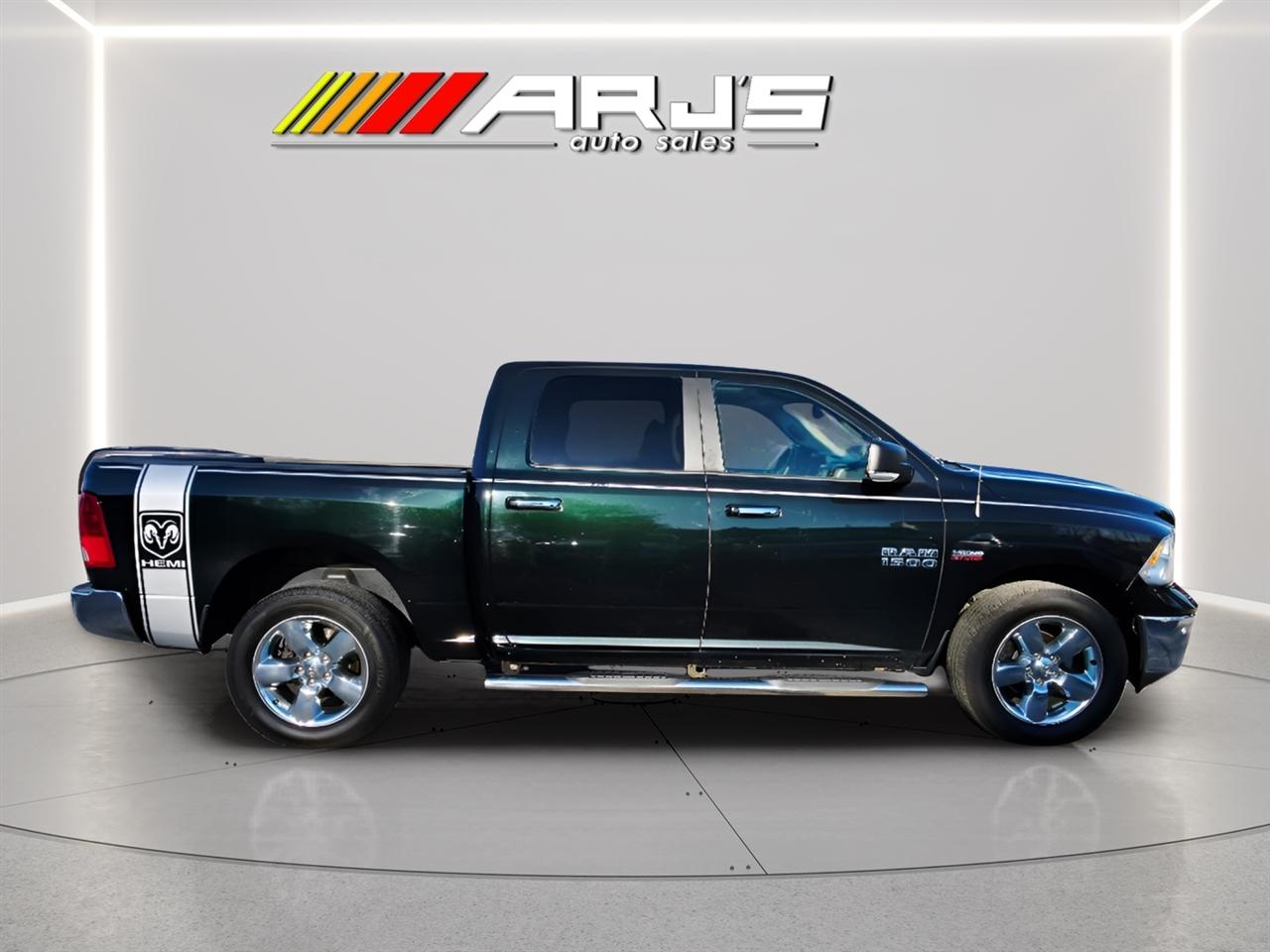 RAM 1500 SLT Crew Cab SWB 4WD 2016