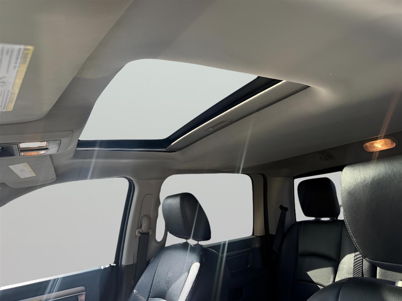 RAM 1500 SLT Crew Cab SWB 4WD 2016