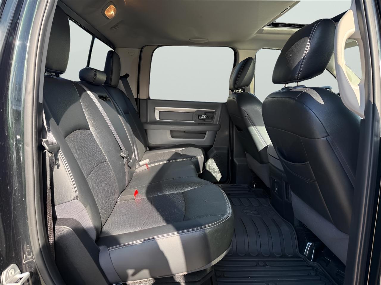 RAM 1500 SLT Crew Cab SWB 4WD 2016