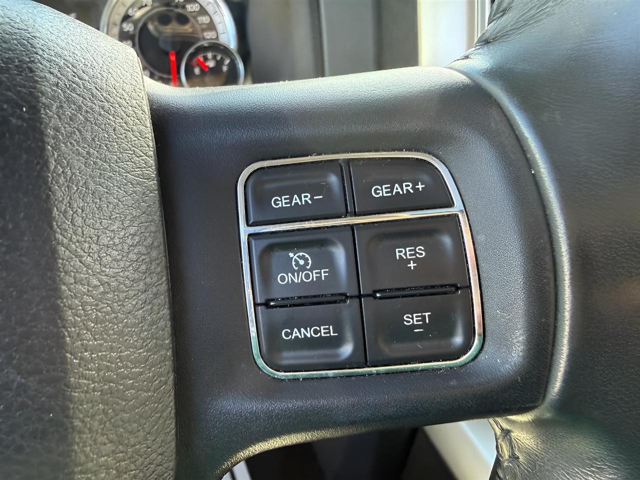 RAM 1500 SLT Crew Cab SWB 4WD 2016