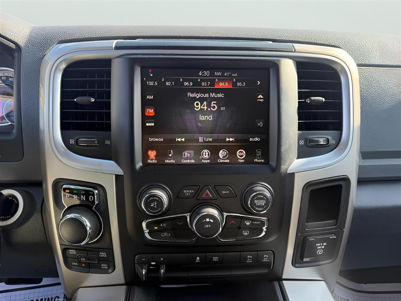 RAM 1500 SLT Crew Cab SWB 4WD 2016