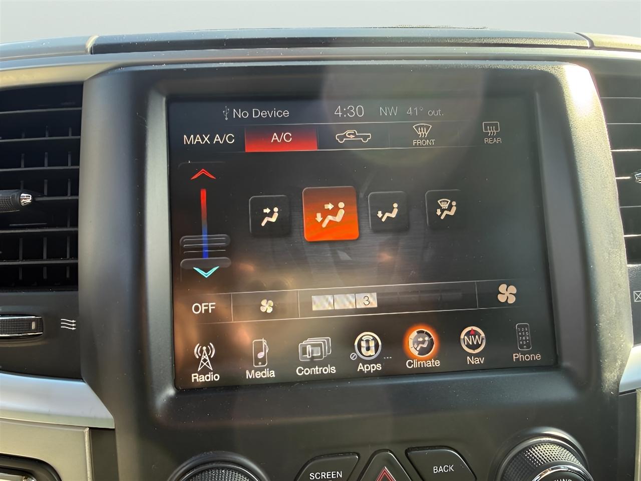 RAM 1500 SLT Crew Cab SWB 4WD 2016