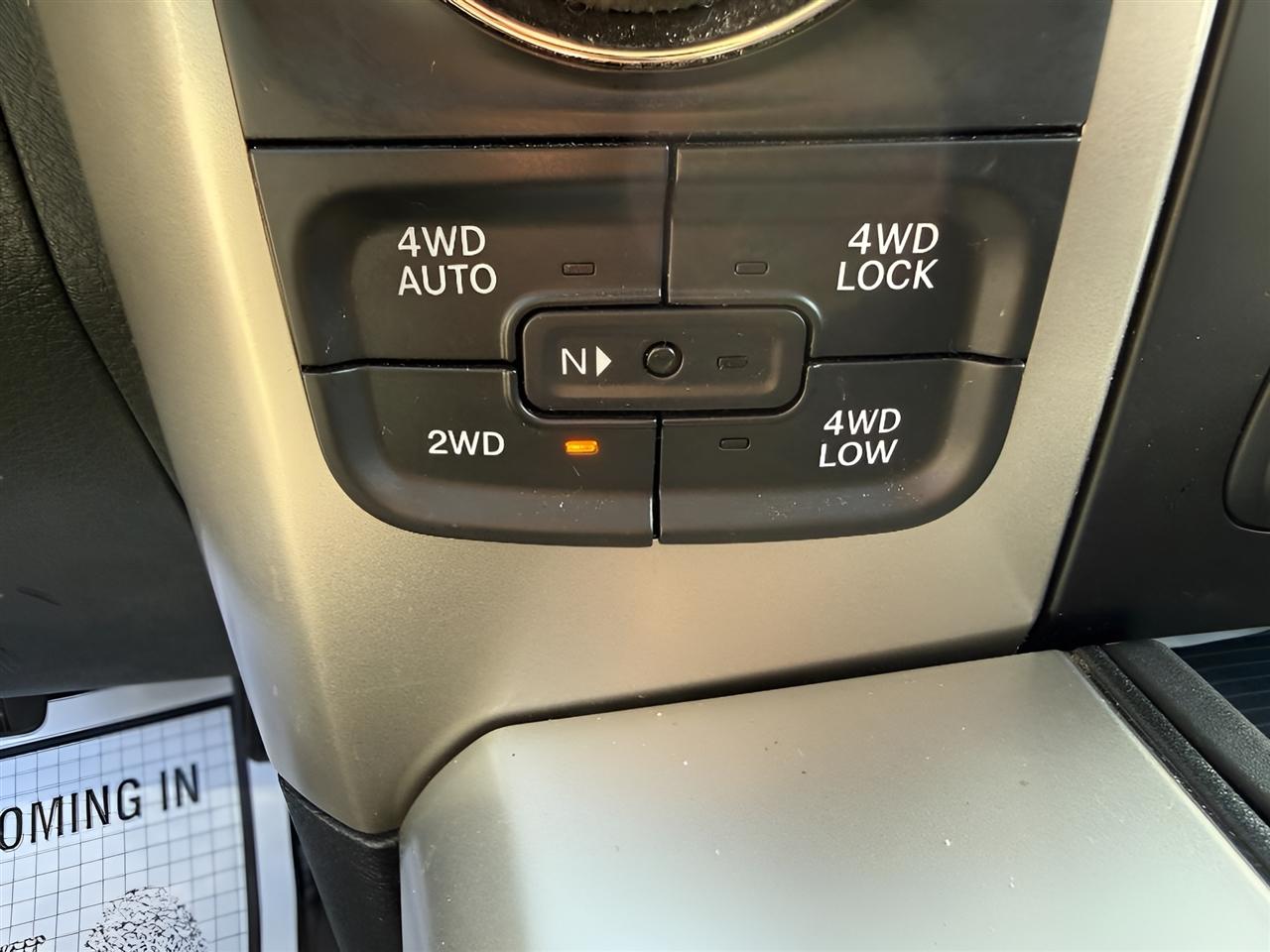 RAM 1500 SLT Crew Cab SWB 4WD 2016