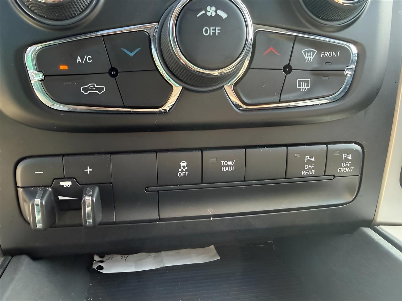 RAM 1500 SLT Crew Cab SWB 4WD 2016