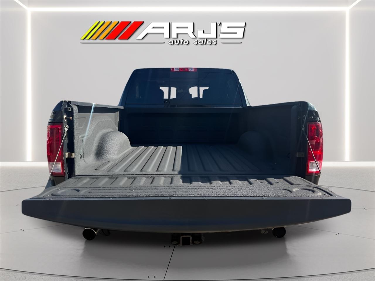 RAM 1500 SLT Crew Cab SWB 4WD 2016