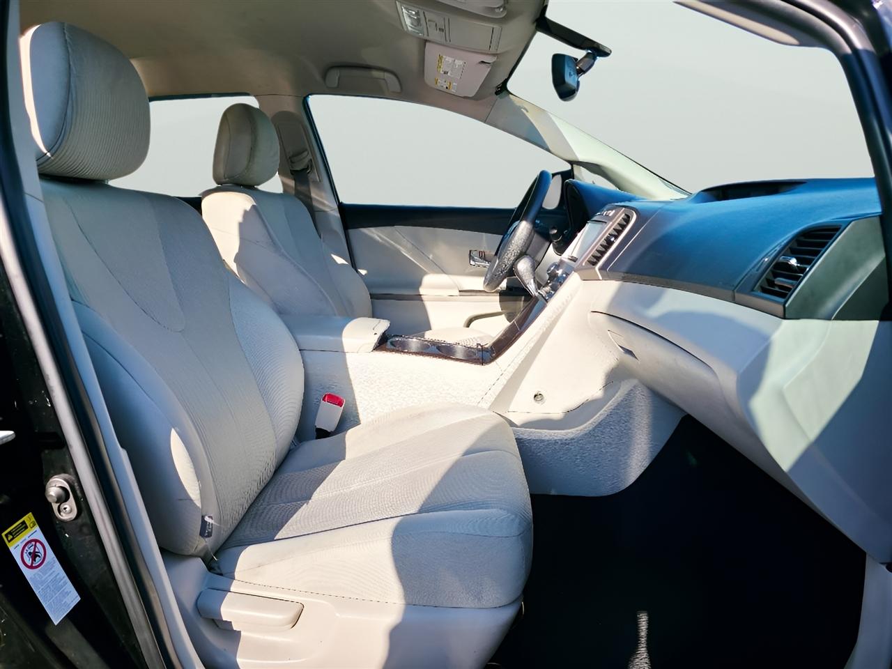 Toyota Venza LE I4 AWD 2013