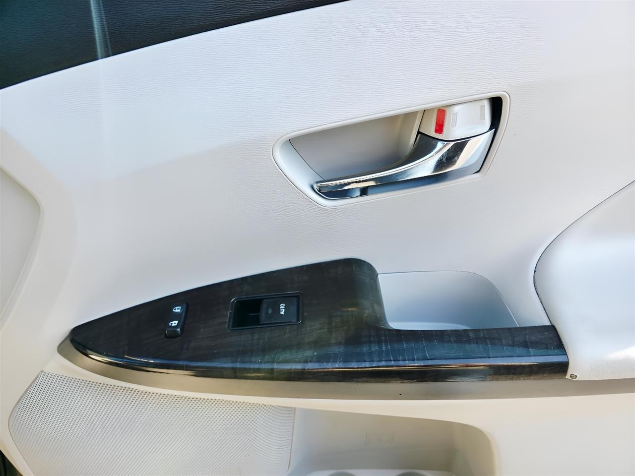 Toyota Venza LE I4 AWD 2013
