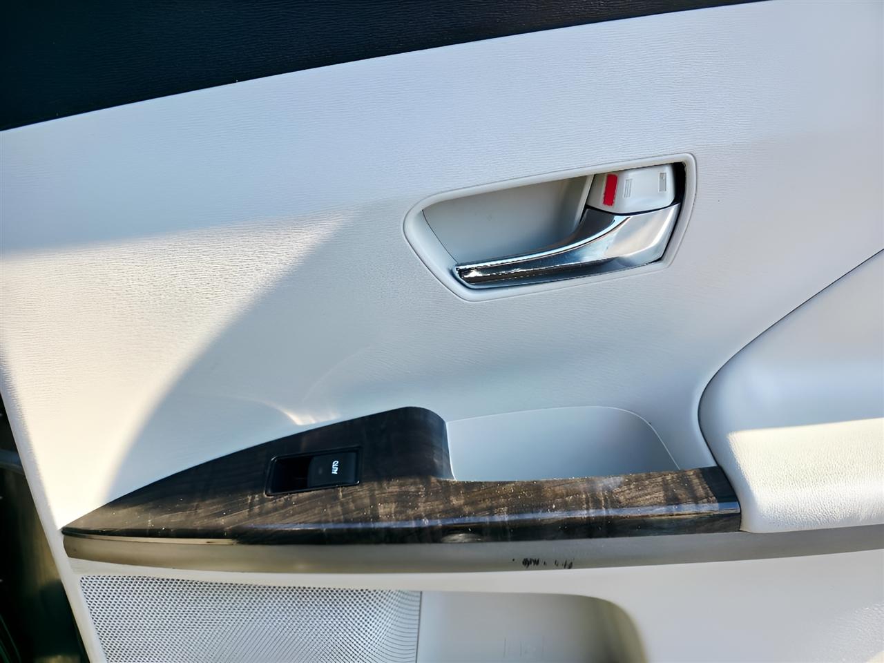 Toyota Venza LE I4 AWD 2013