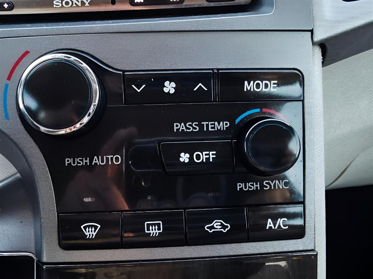 Toyota Venza LE I4 AWD 2013