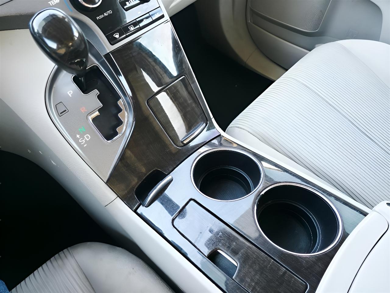 Toyota Venza LE I4 AWD 2013