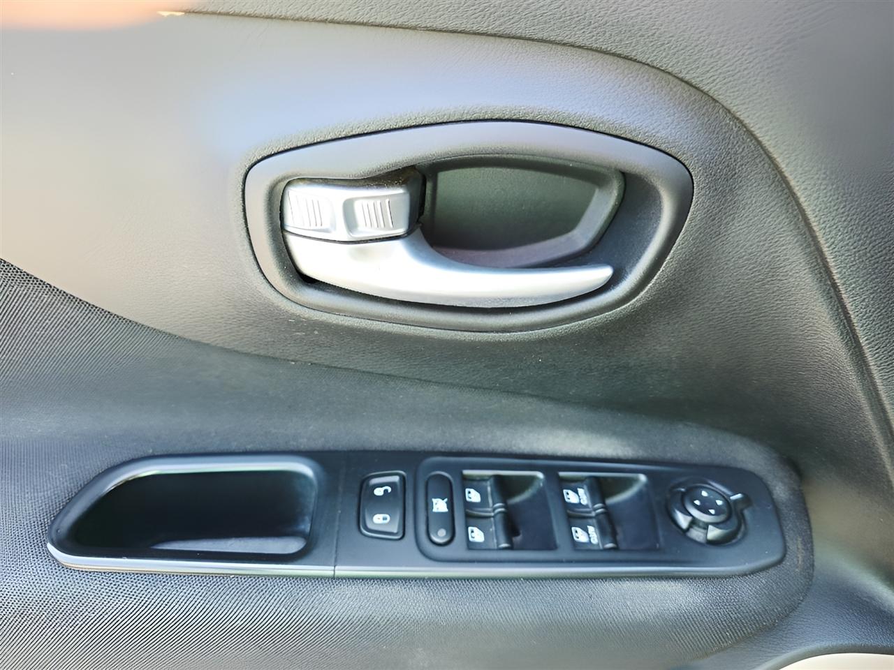 Jeep Renegade Latitude FWD 2015