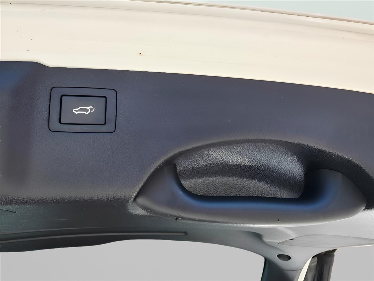 Hyundai Santa Fe Limited FWD 2013