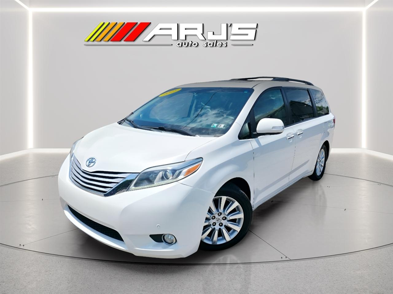 Toyota Sienna XLE FWD 8-Passenger V6 2015
