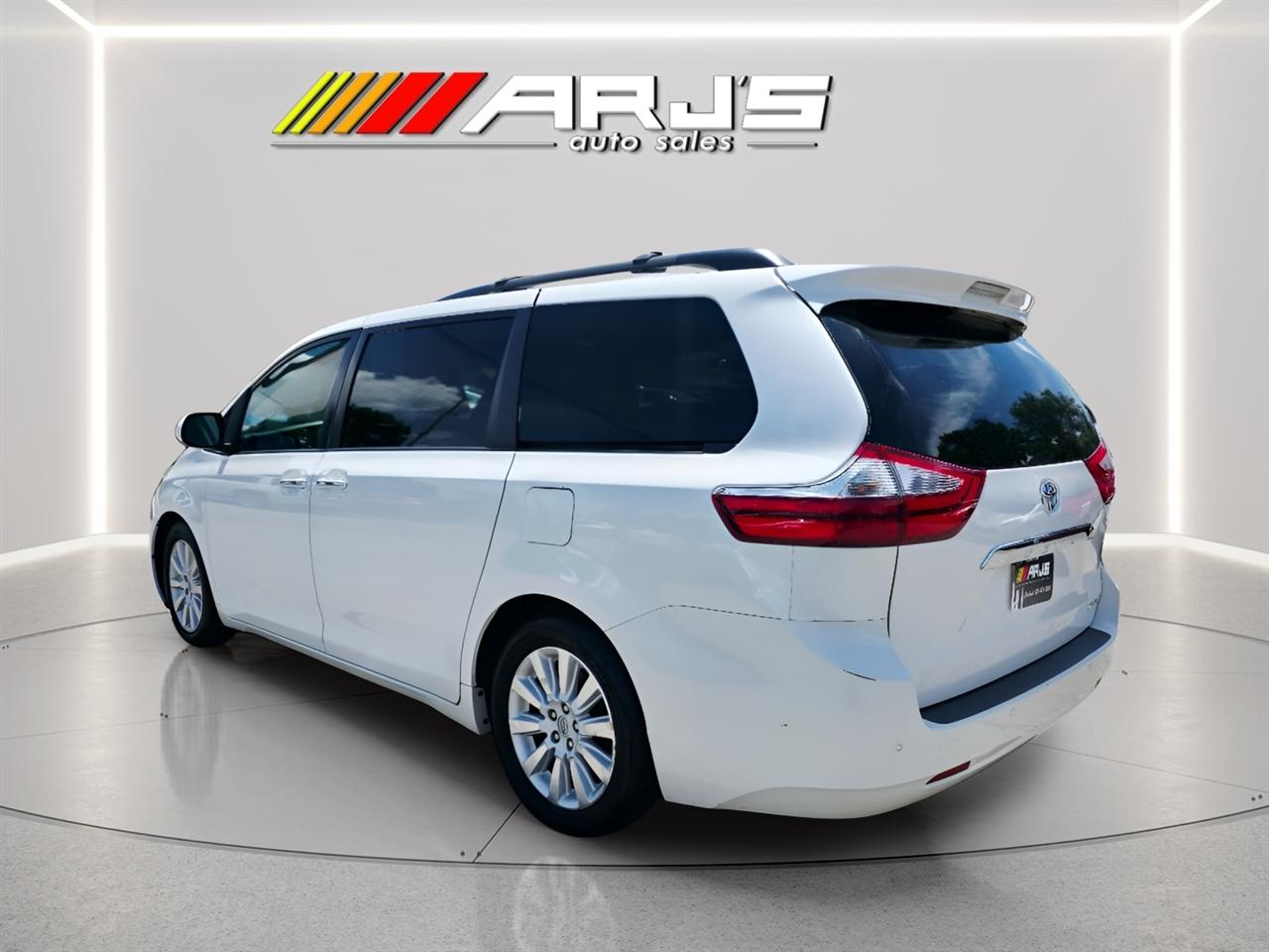Toyota Sienna XLE FWD 8-Passenger V6 2015