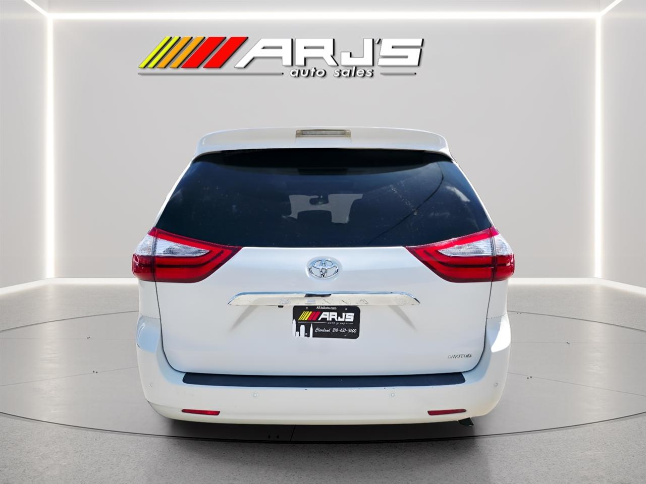 Toyota Sienna XLE FWD 8-Passenger V6 2015