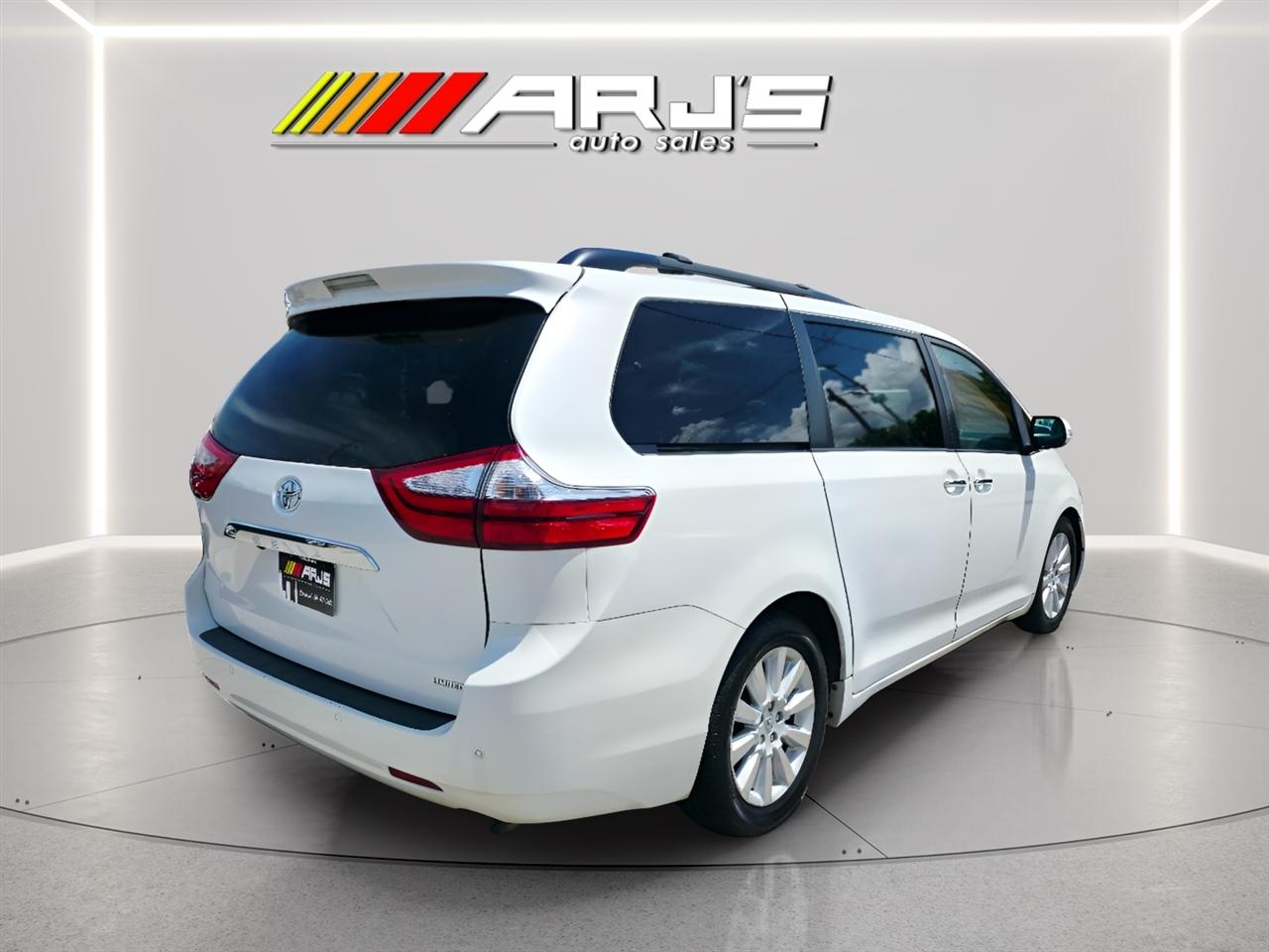 Toyota Sienna XLE FWD 8-Passenger V6 2015