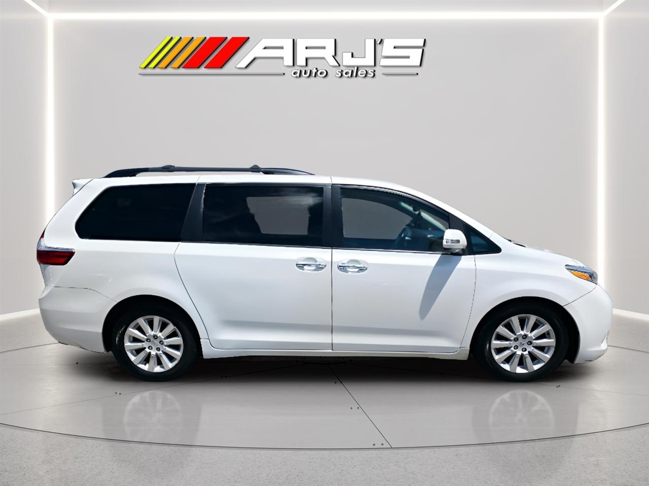 Toyota Sienna XLE FWD 8-Passenger V6 2015