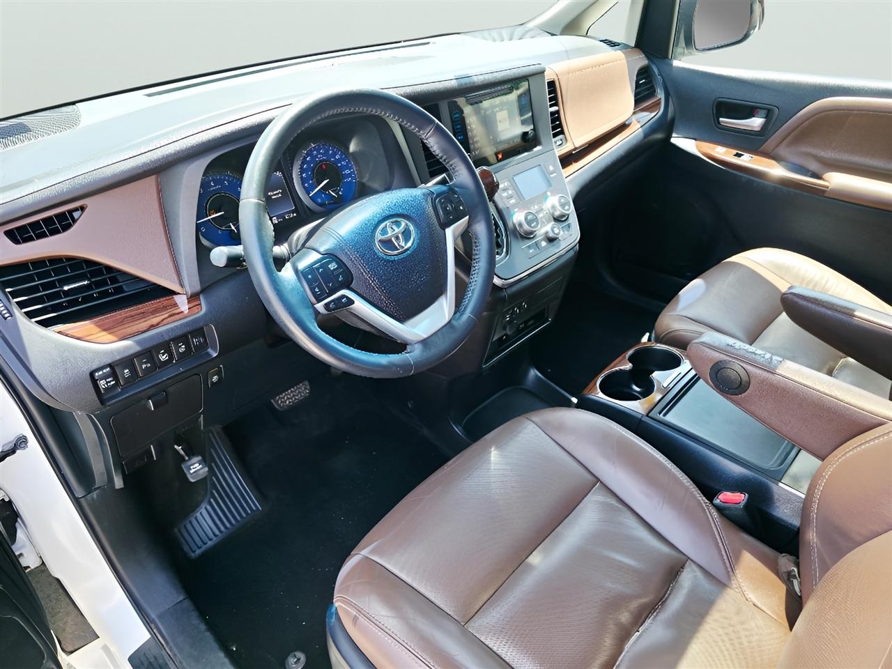 Toyota Sienna XLE FWD 8-Passenger V6 2015