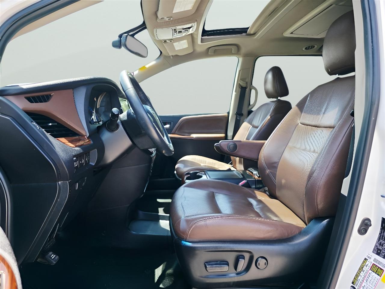 Toyota Sienna XLE FWD 8-Passenger V6 2015
