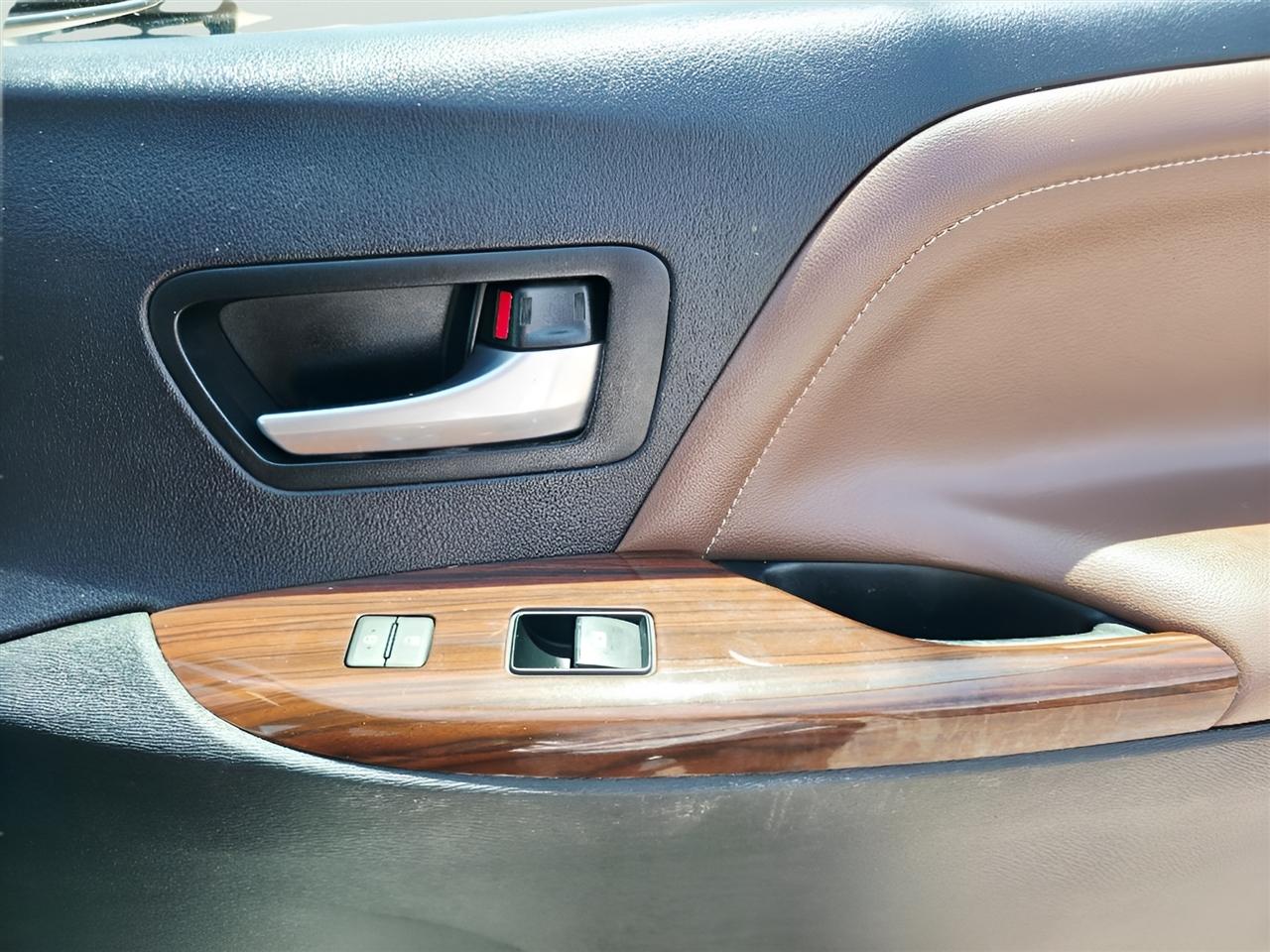 Toyota Sienna XLE FWD 8-Passenger V6 2015