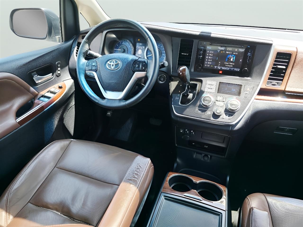 Toyota Sienna XLE FWD 8-Passenger V6 2015