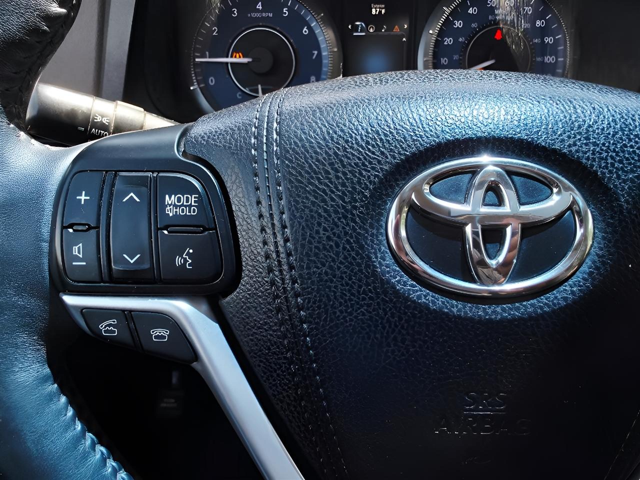 Toyota Sienna XLE FWD 8-Passenger V6 2015
