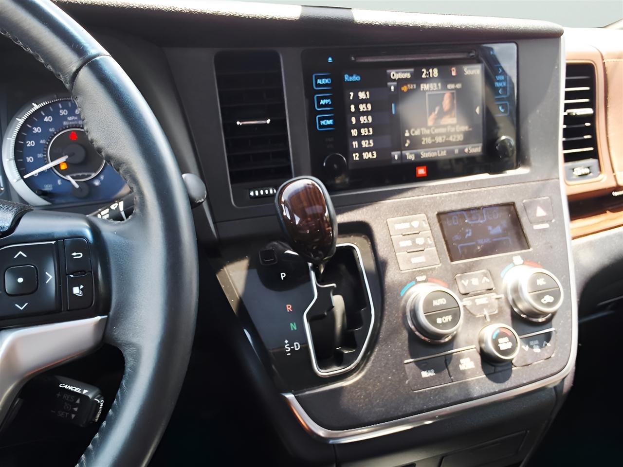 Toyota Sienna XLE FWD 8-Passenger V6 2015
