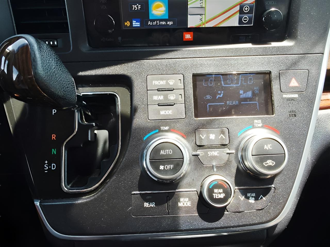 Toyota Sienna XLE FWD 8-Passenger V6 2015