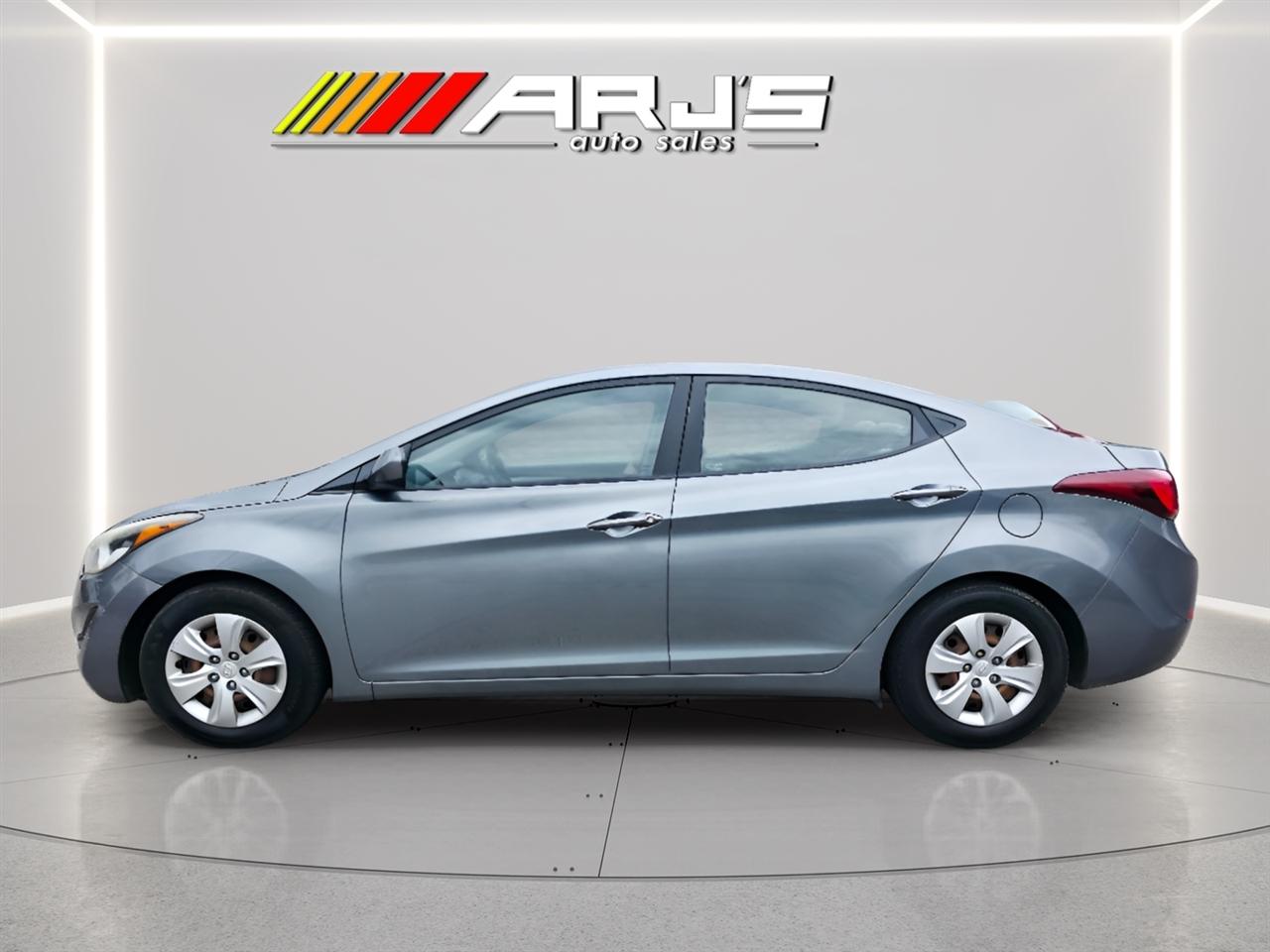 Hyundai Elantra SE 6AT 2016