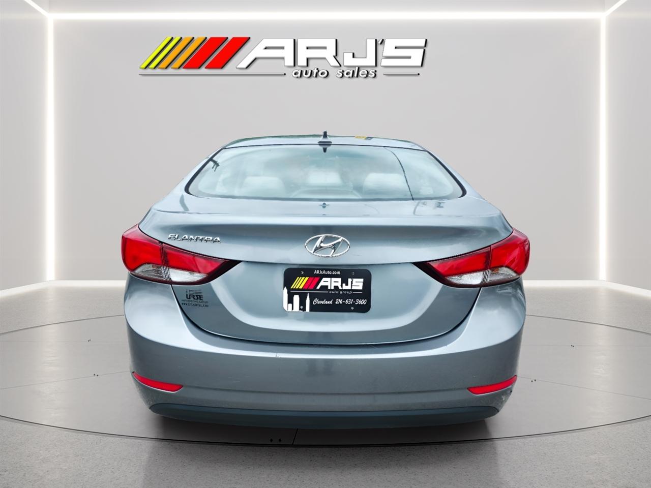 Hyundai Elantra SE 6AT 2016