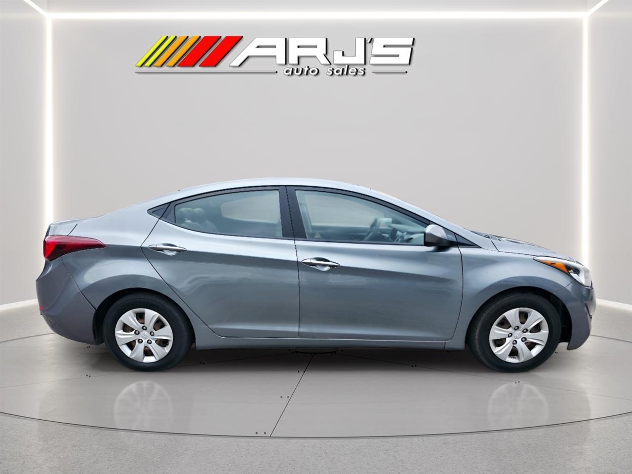 Hyundai Elantra SE 6AT 2016
