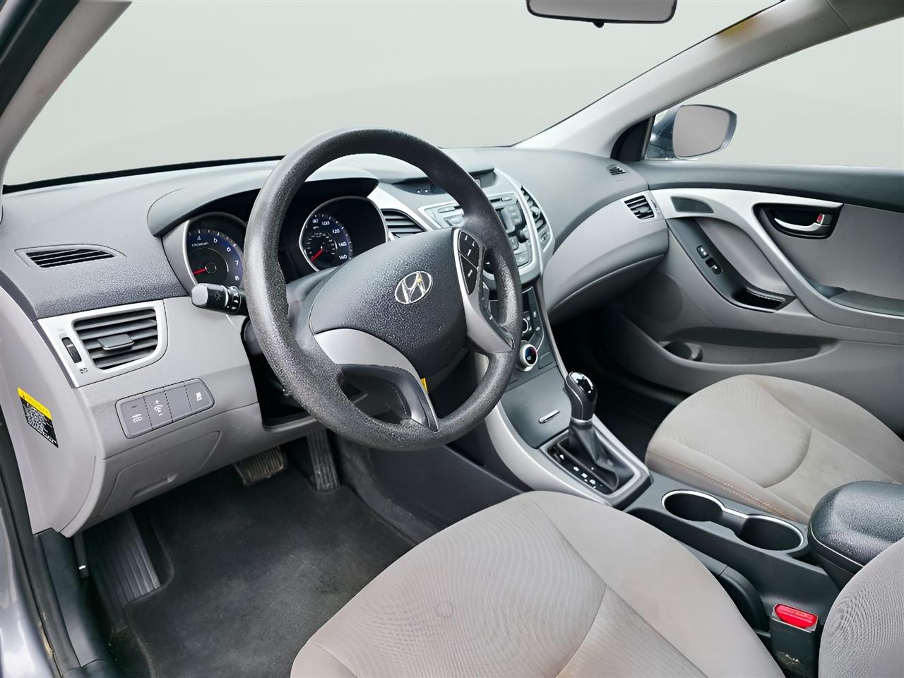 Hyundai Elantra SE 6AT 2016