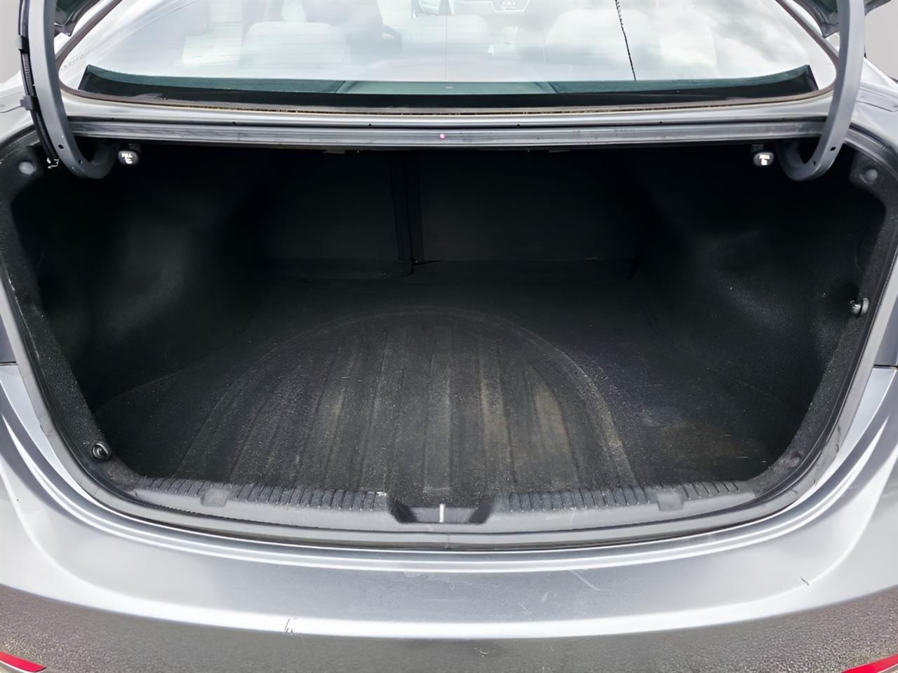 Hyundai Elantra SE 6AT 2016