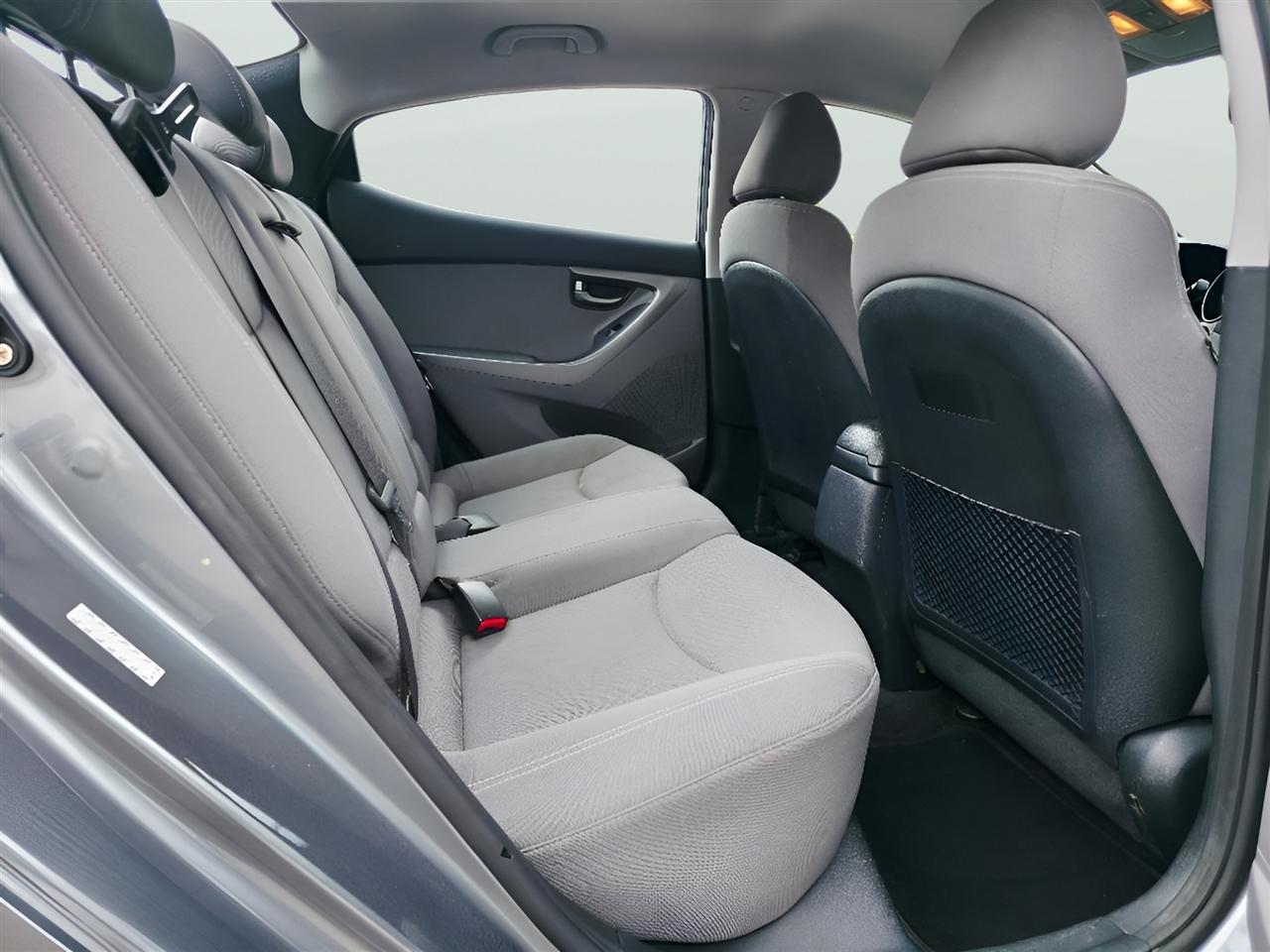 Hyundai Elantra SE 6AT 2016