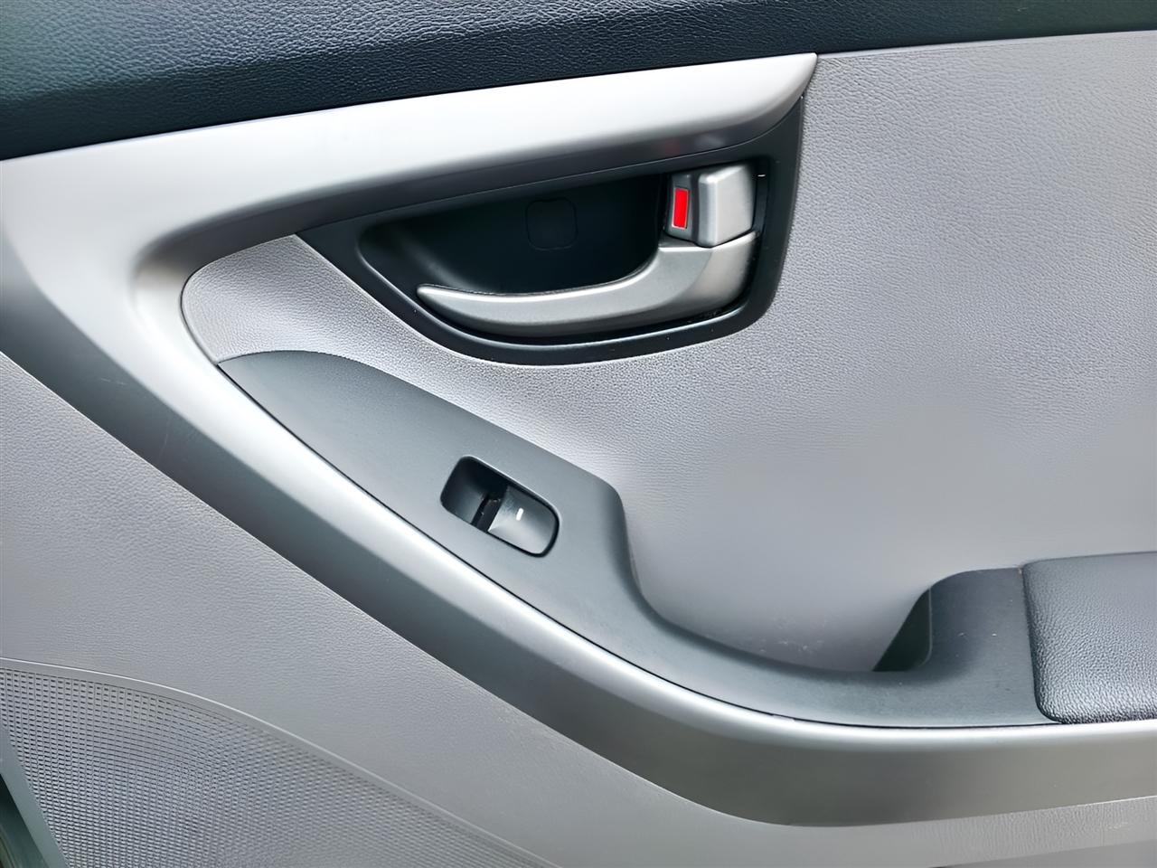 Hyundai Elantra SE 6AT 2016